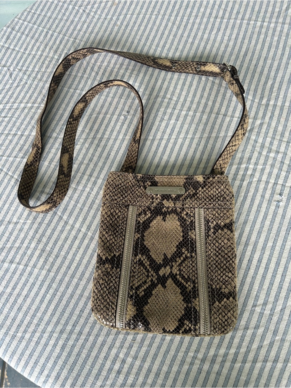 MICHEAL KORS • Snakeskin Print + Silver Crossbody Bag Purse